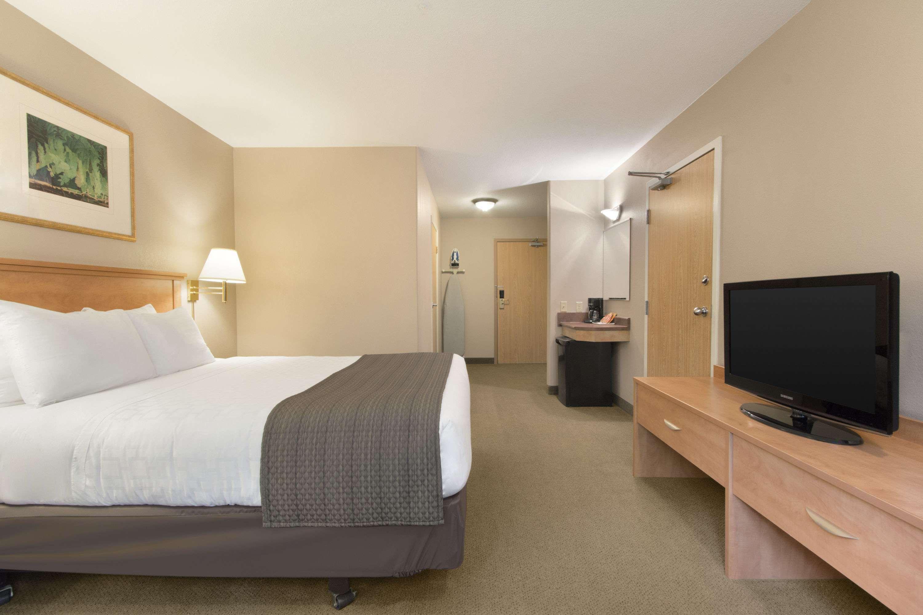 Room, Queen Bed