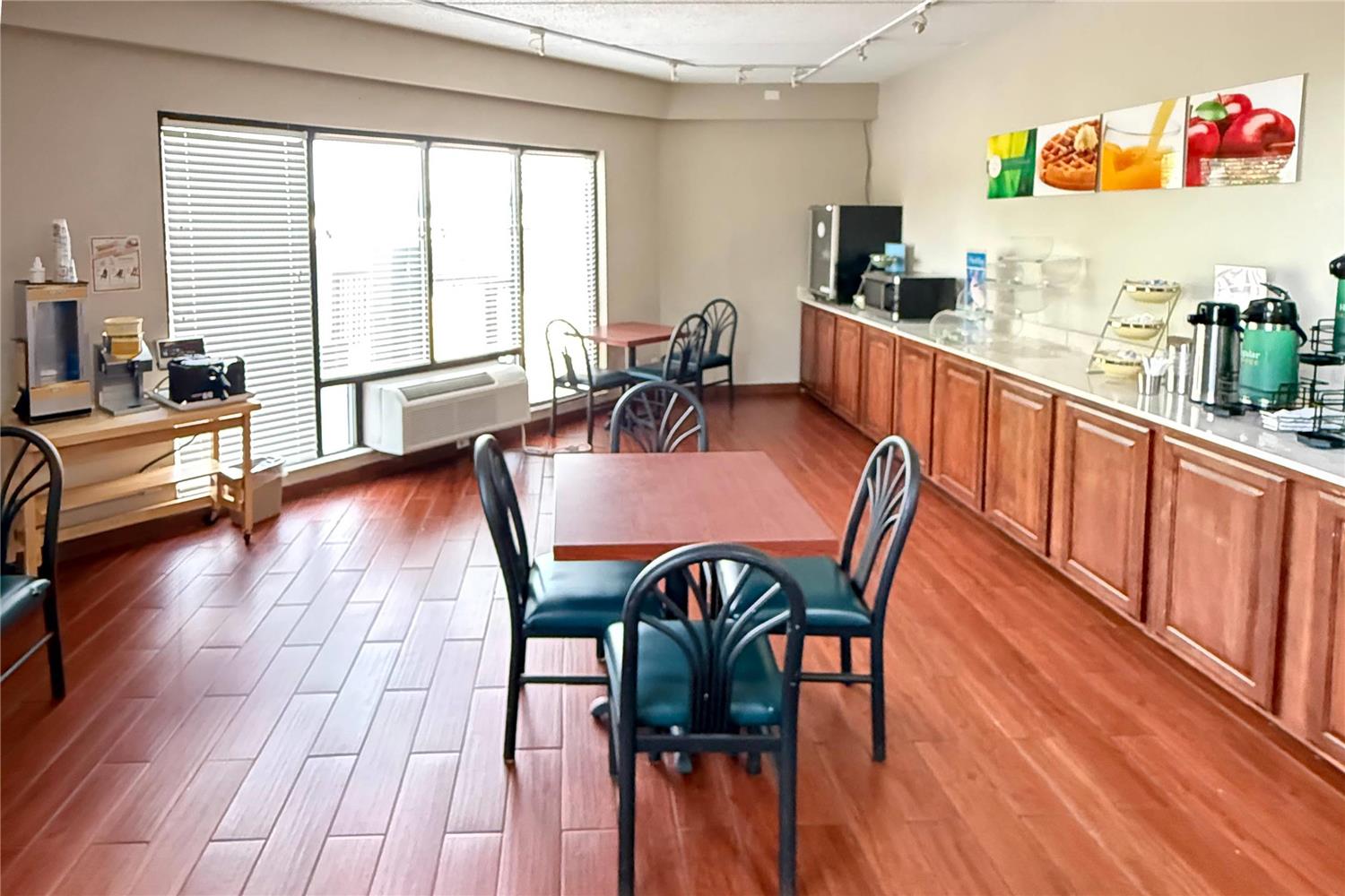 Quality Inn & Suites Thomasville-High Point 17/23