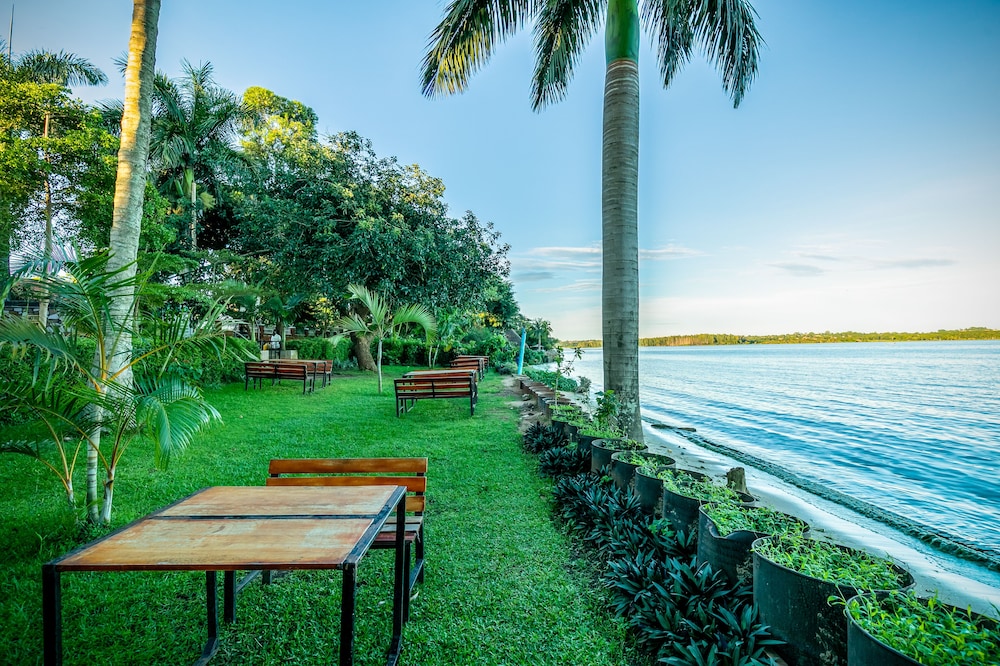 Saffron Beach Bistro & Cottages 41/50
