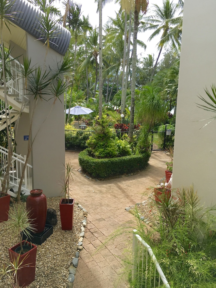 Melaleuca Resort 18/72