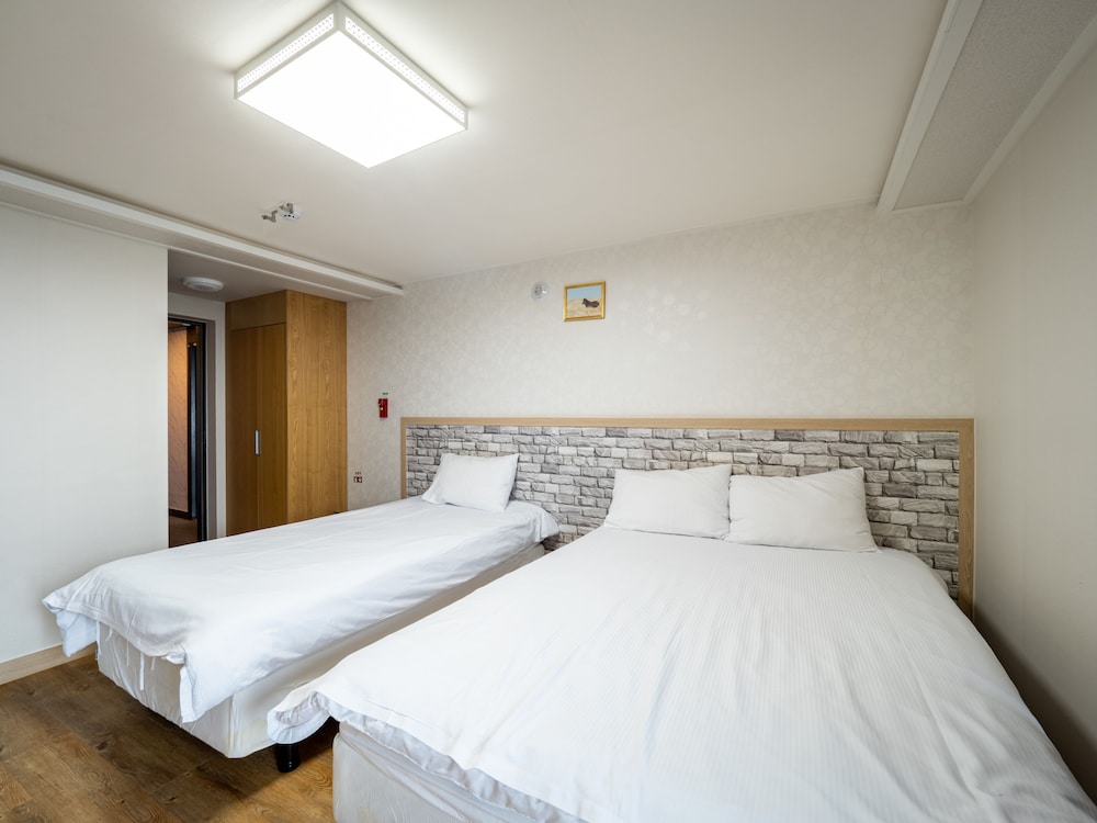 Jeju Moseulpo Hotel 9/54
