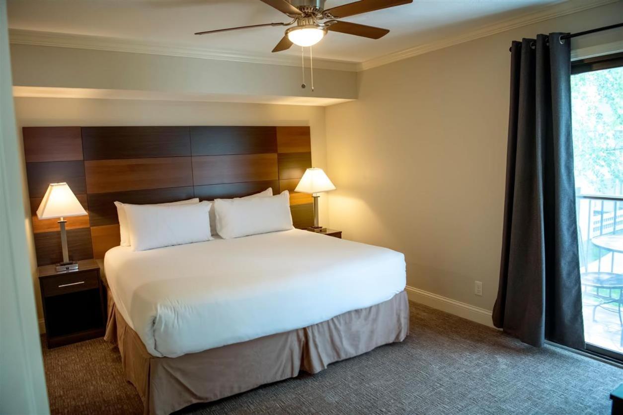 جناح ديلوكس بجاكوزي، Chase Suite Hotel Lincoln 2/7