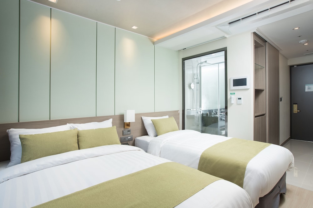 DELUXE, FAMILY, TWIN BEDS