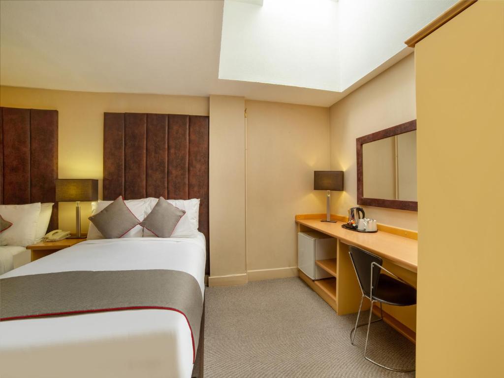 Deluxe Quad Room