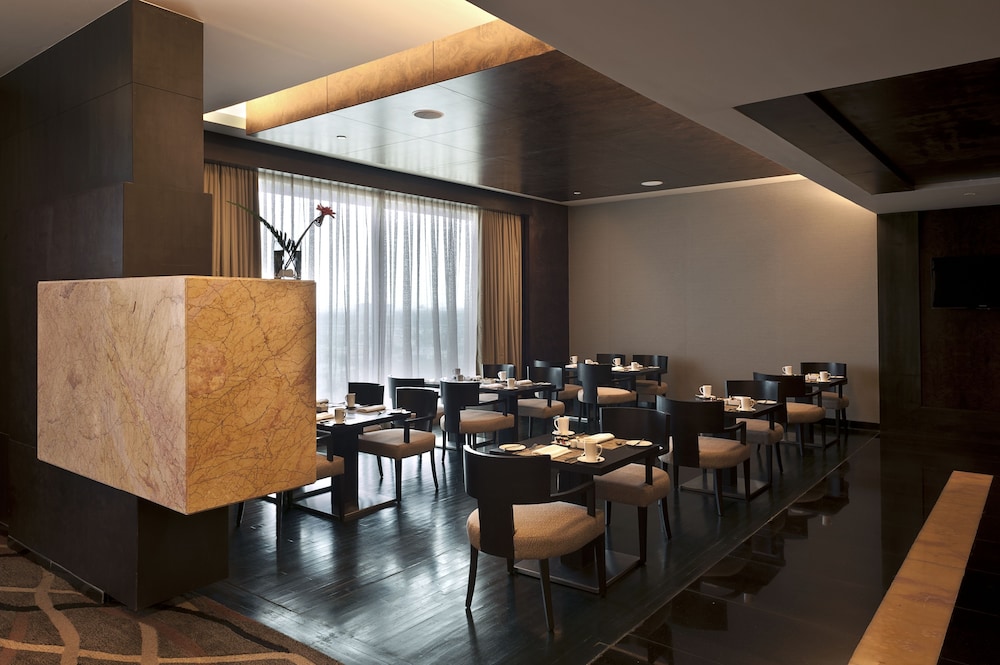 Gokulam Grand Hotel Spa 66/75