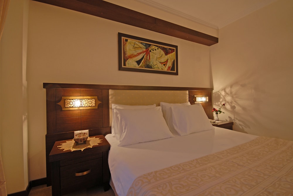 Tourist Hotel 8/63