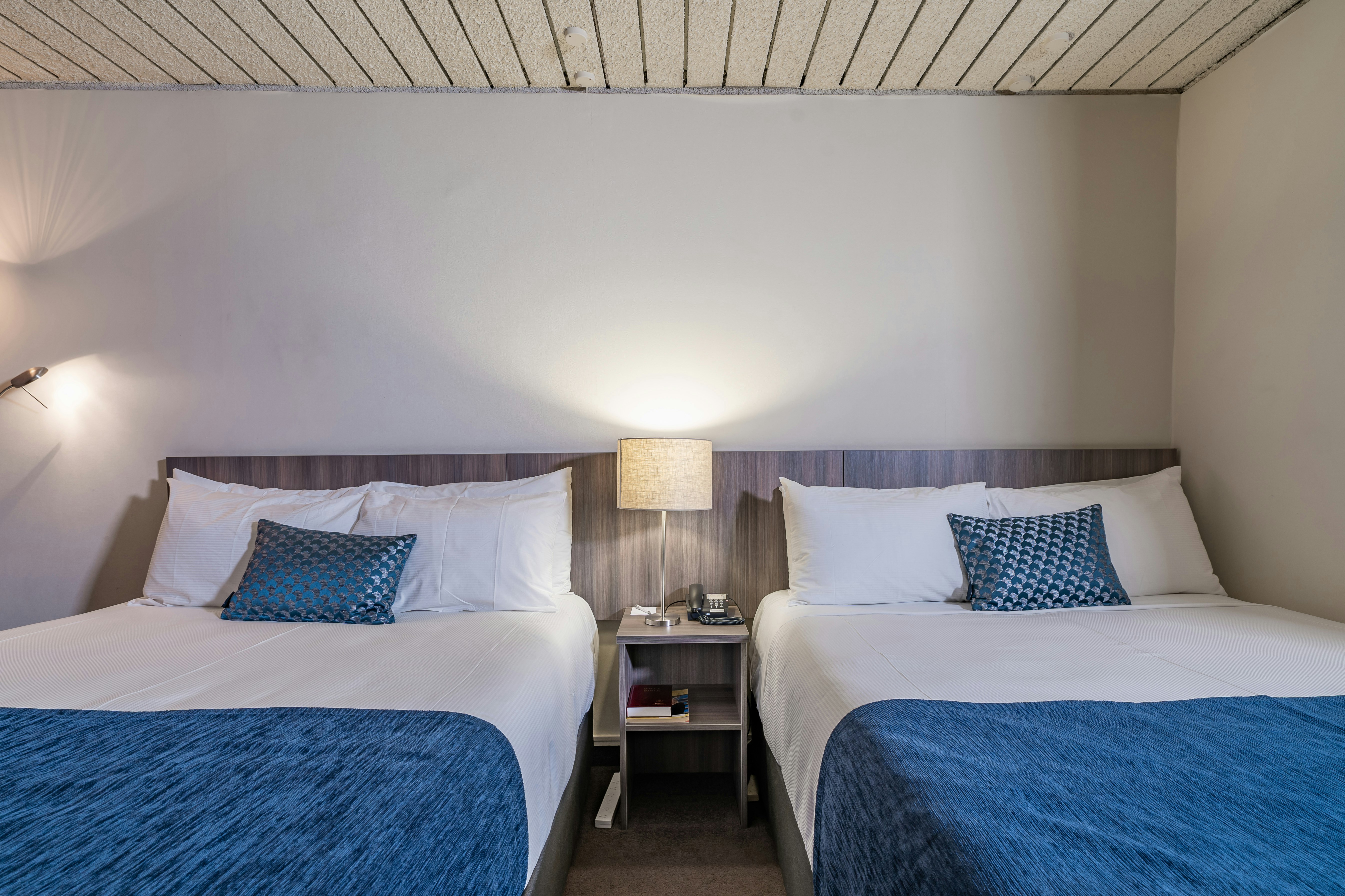 STANDARD, 2 QUEEN BEDS