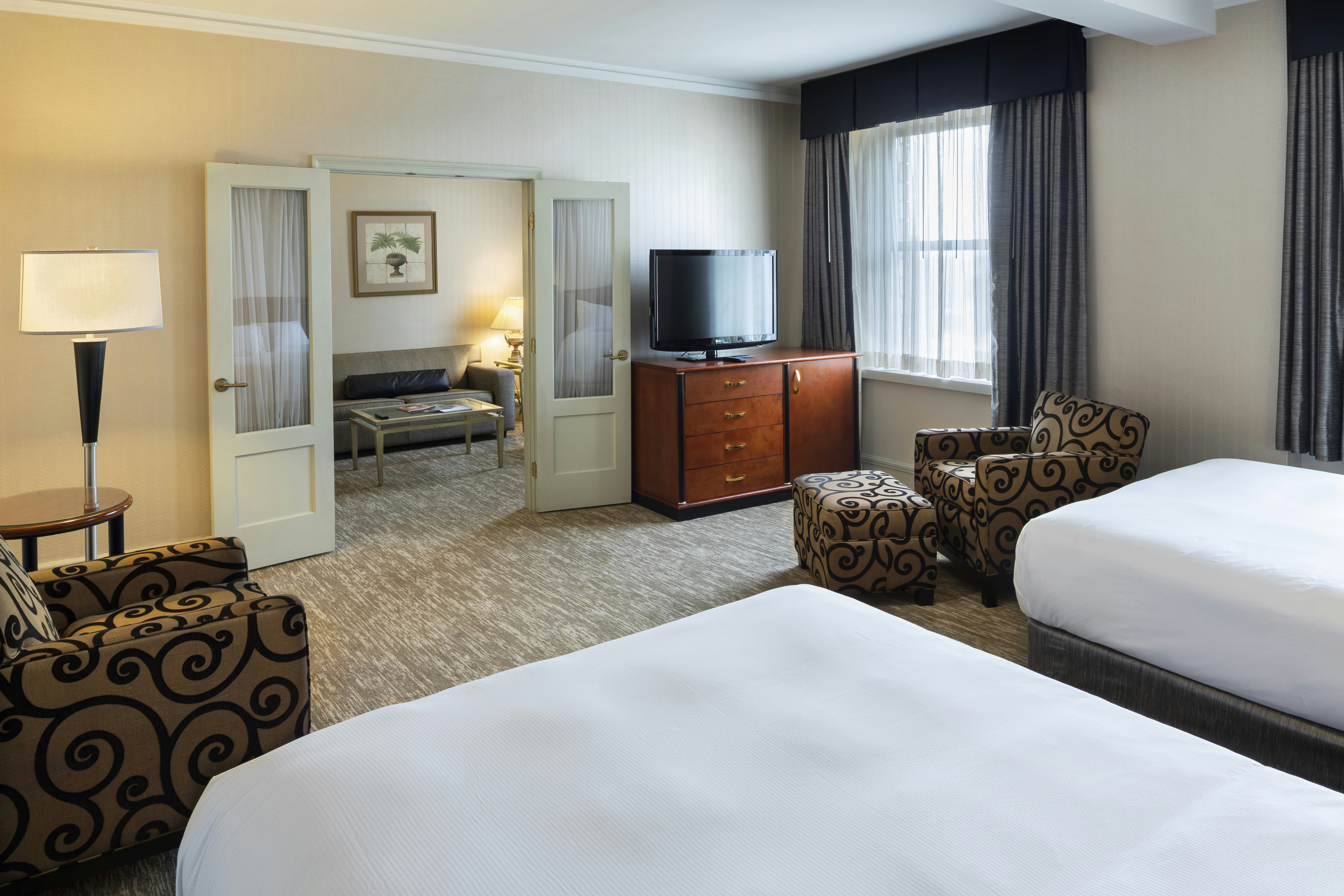 FAMILY SUITE, 2 QUEEN BEDS