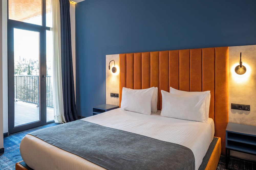 Suite, Twin Beds, Forest View, Sofa