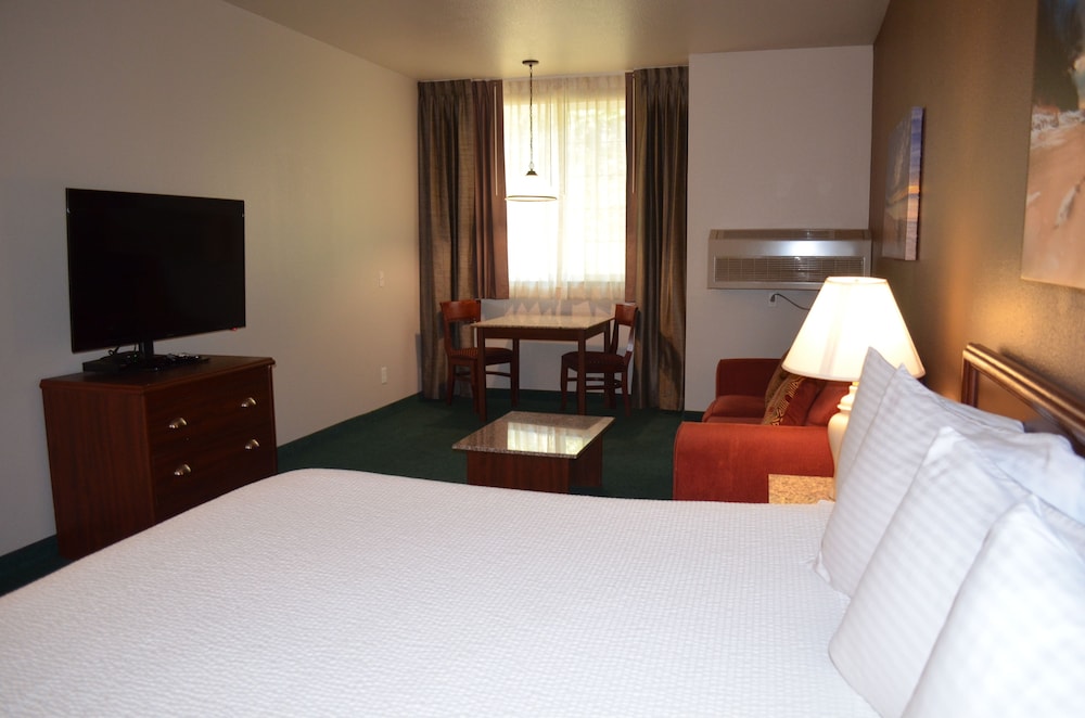 The Ashley Inn Suites 22/68