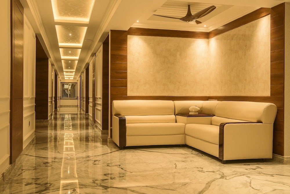 White Lotus Hotel 26/32