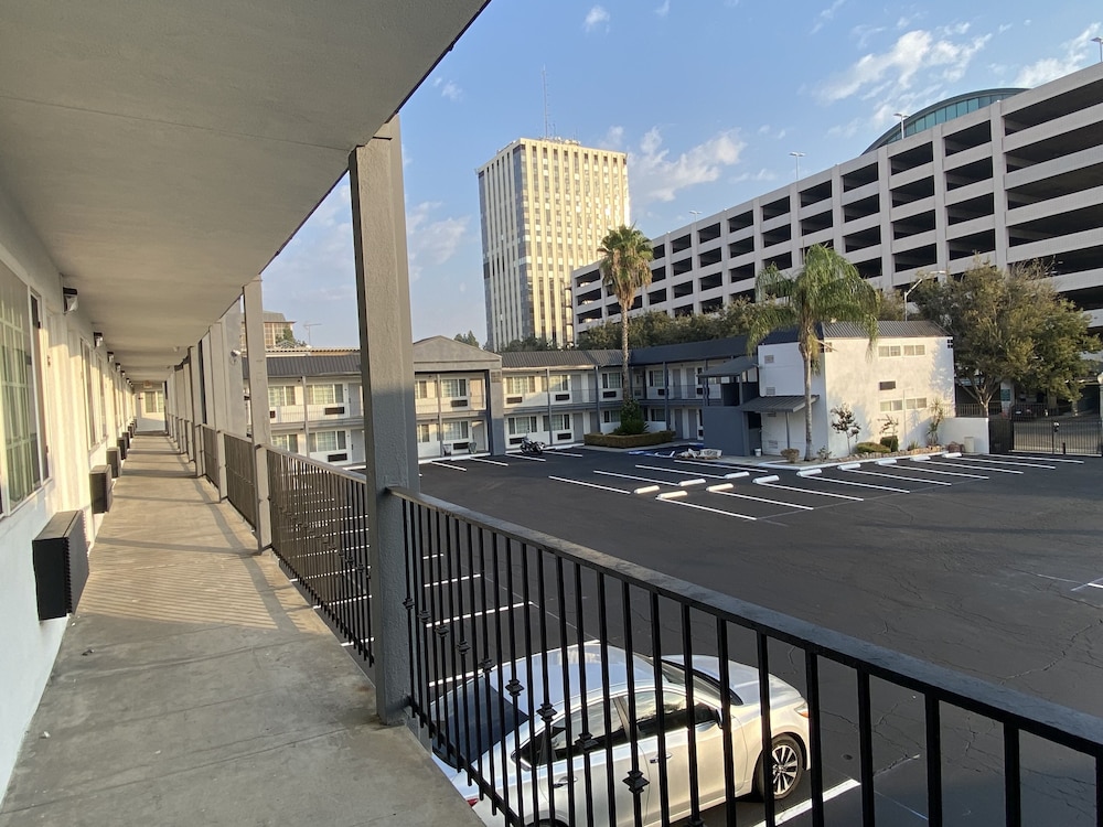 SureStay by Best Western Fresno Central 47/54