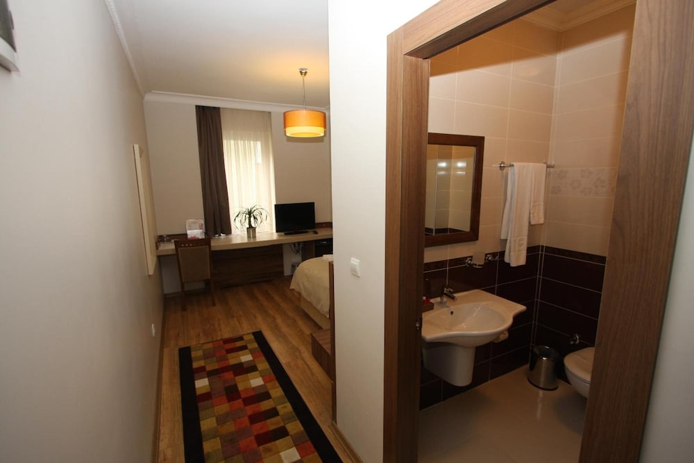 My Rose Hotel 41/44