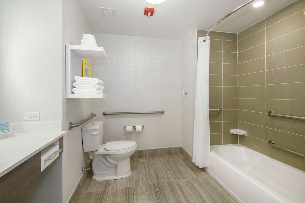 Hampton Inn & Suites Raleigh-durham Airport-Brier Creek 27/73
