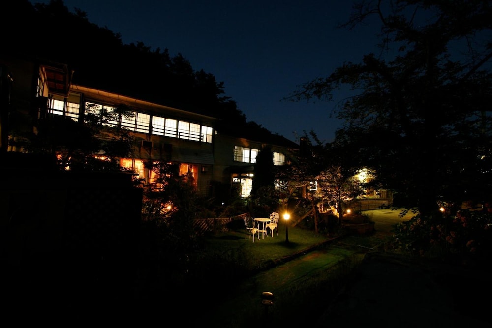 Nakaoyama Onsen Shosenkaku 50/50