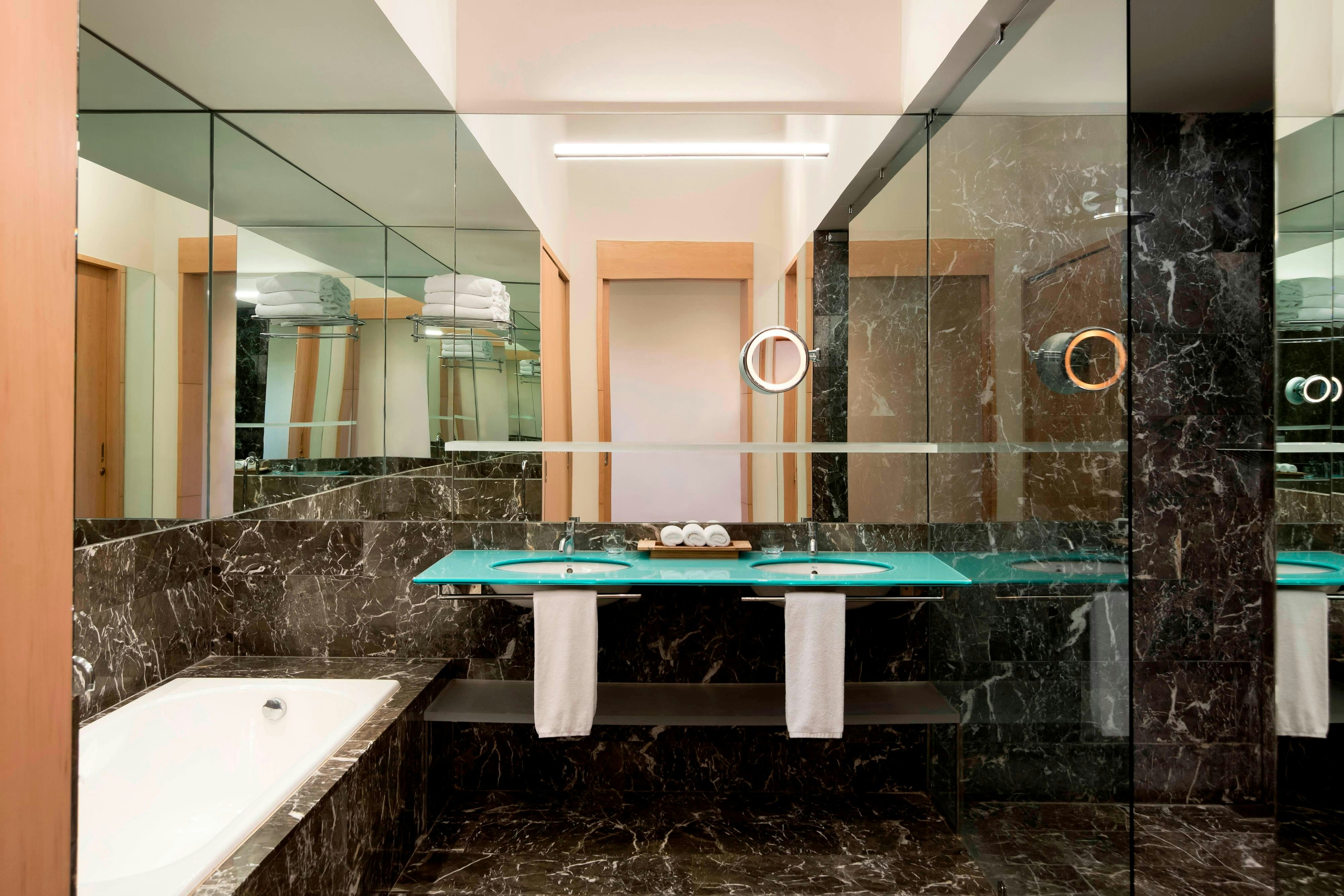 غرفة بسرير كينج، Hotel Marques de Riscal A Luxury Collection Hotel Elciego 2/2