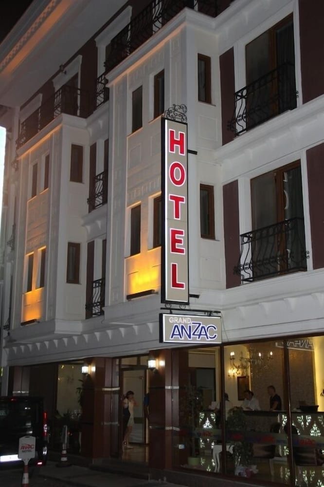 Grand Anzac Hotel 1/33
