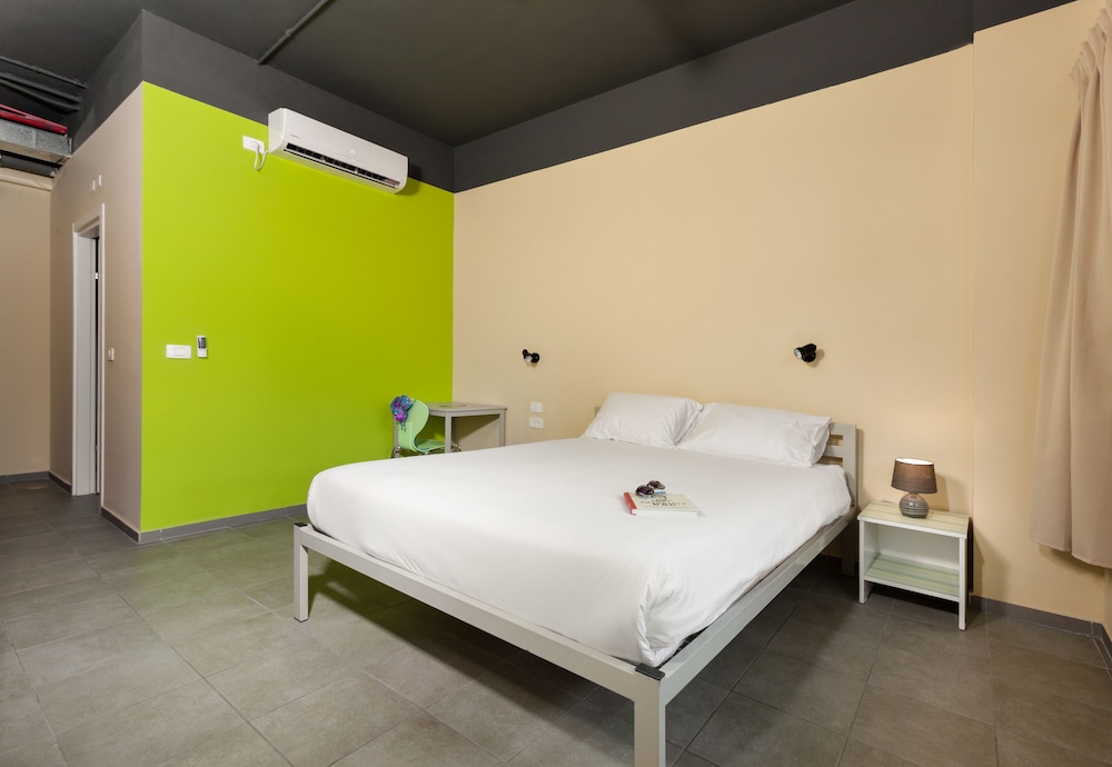 ECONOMY, DOUBLE OR TWIN BED
