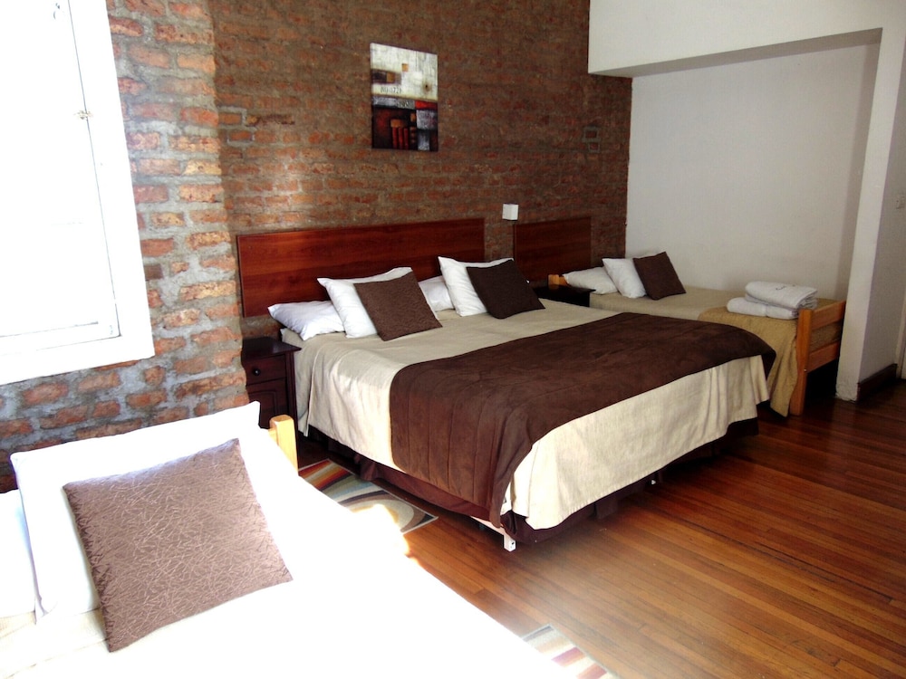 ROOM, QUADRUPLE