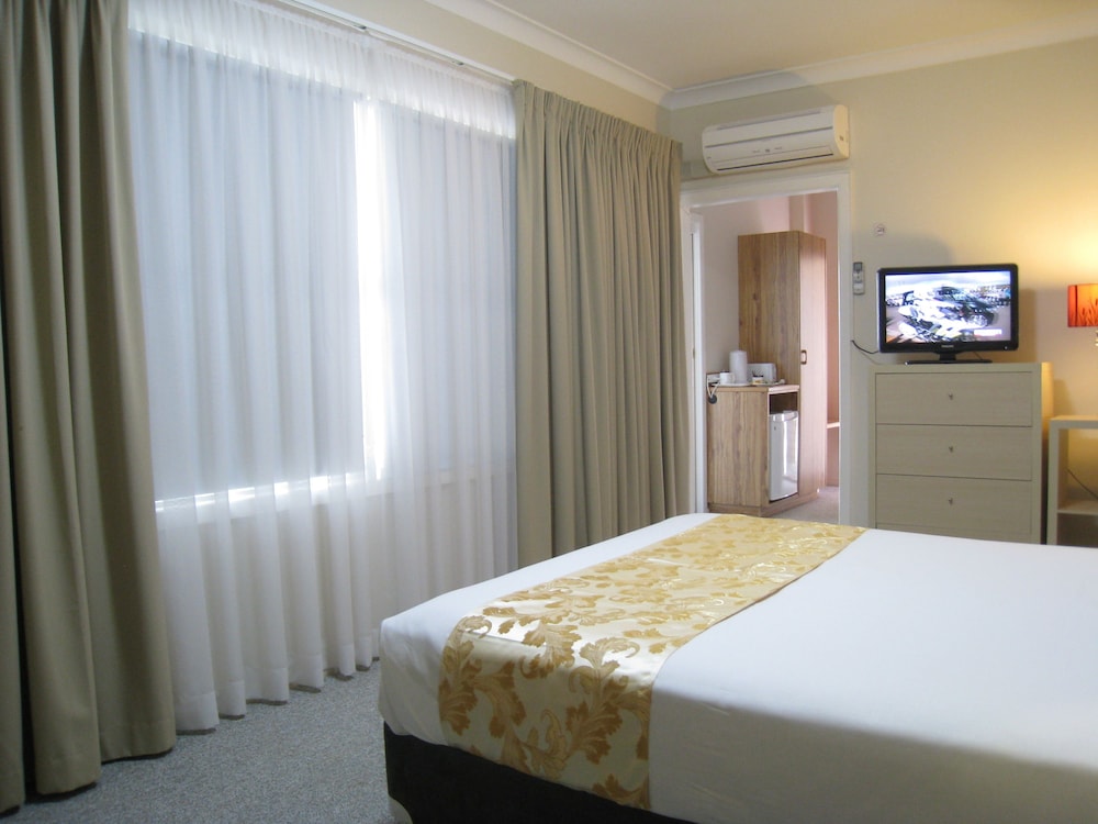 Country Lodge Motor Inn 13/50