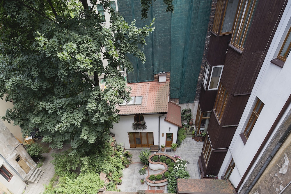 Platinum Aparthotel 67/73