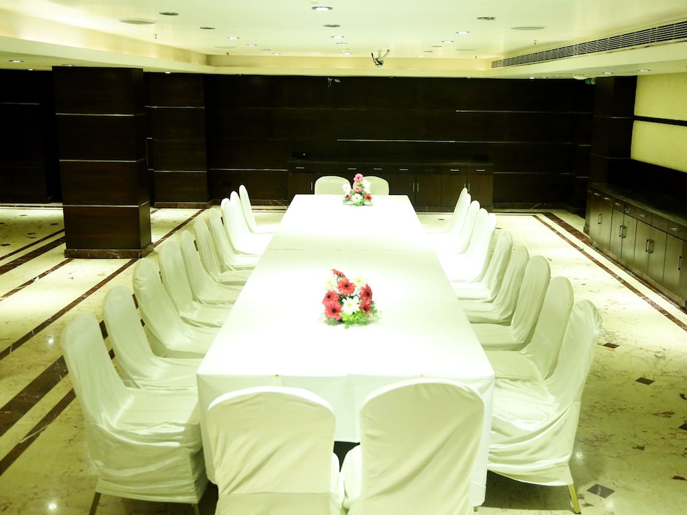 Anandha Inn Pondicherry 36/48
