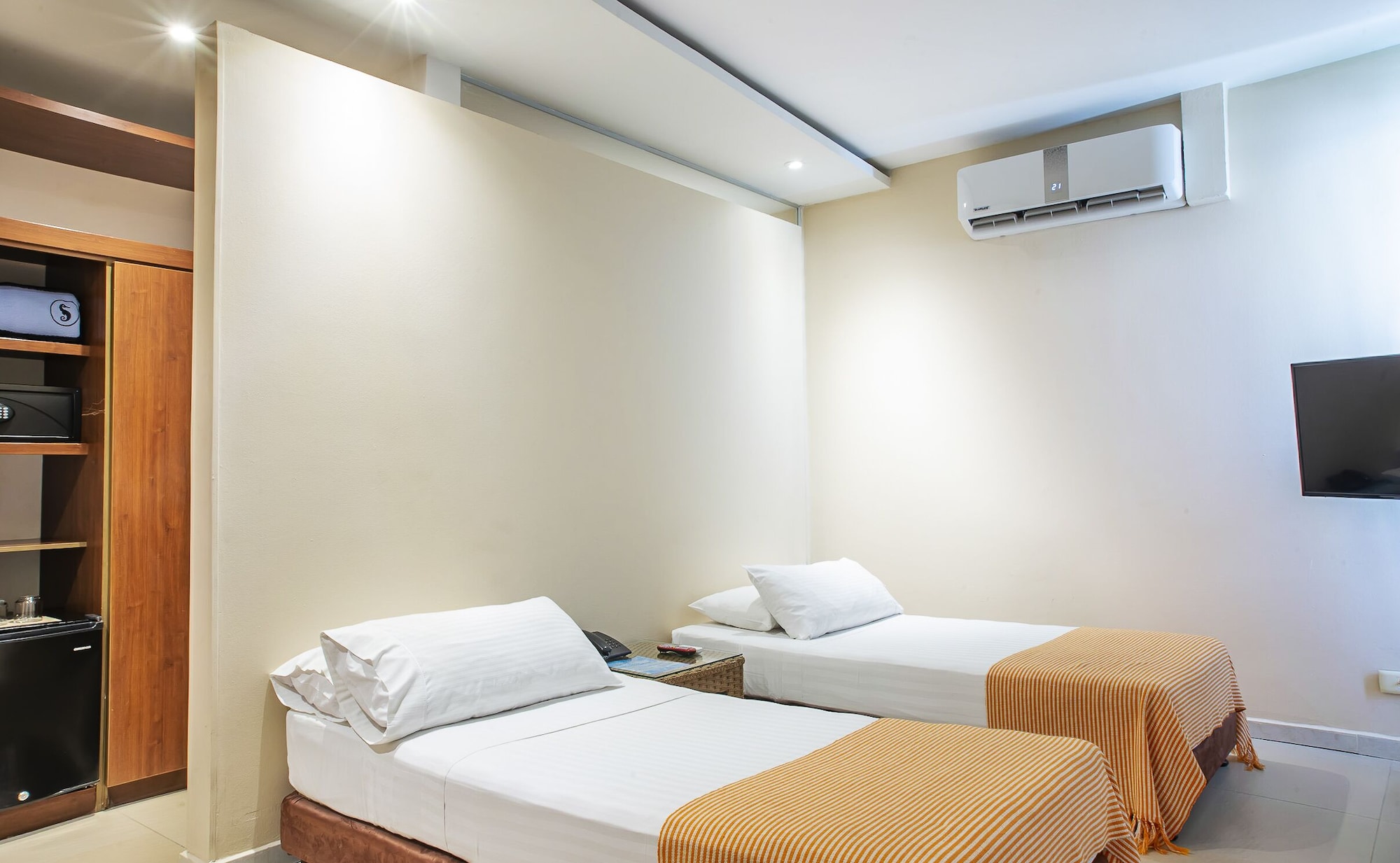 STANDARD, TWIN BEDS, BALCONY