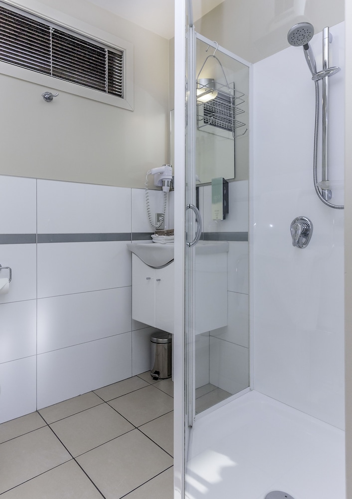 166 Majestic Court Motel 22/48