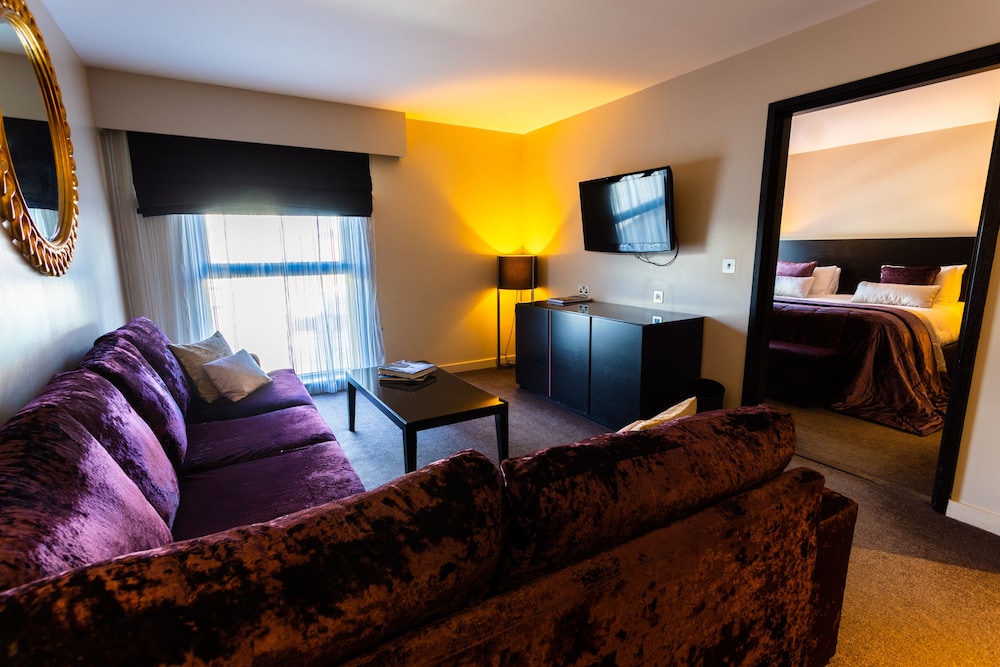 Guildford Harbour Hotel 29/49
