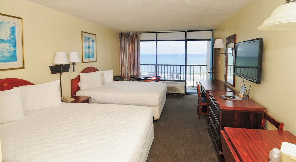 Efficiency, 2 Rooms, 3 Queen Beds, Ocean Front