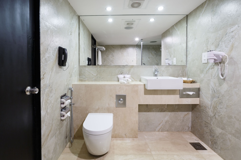 Ramada by Wyndham Colombo 12/46
