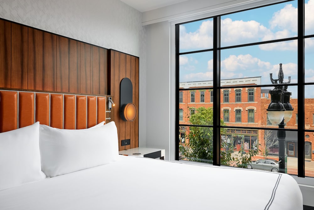 ROOM, KING BED, HIGH FLOOR