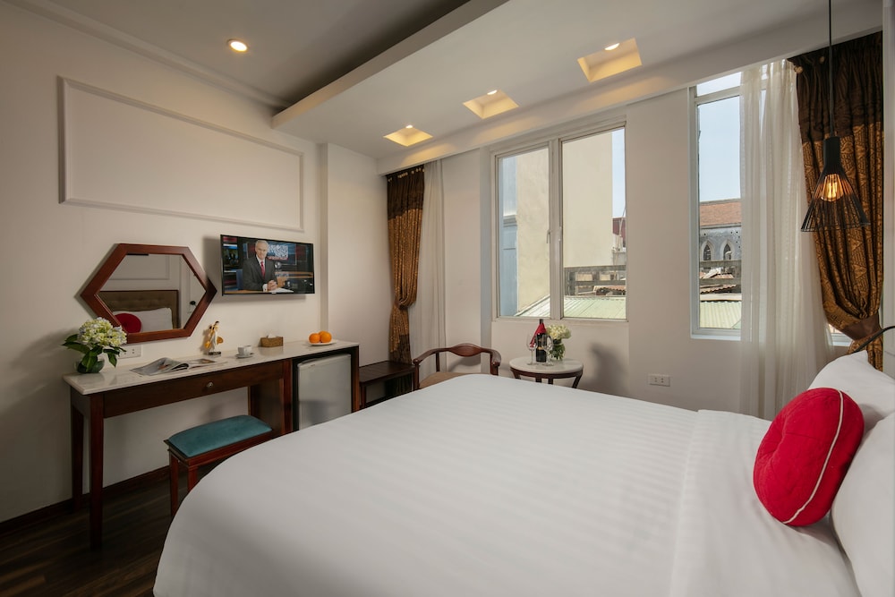 JUNIOR, DOUBLE BED, CITY VIEW