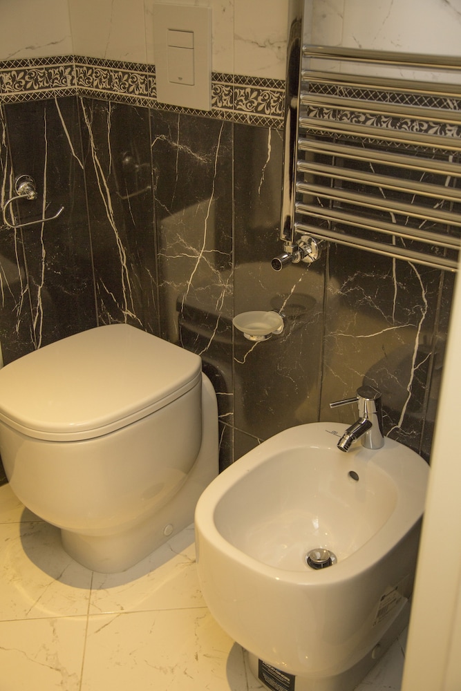 SANTA CHIARA BOUTIQUE HOTEL 69/73