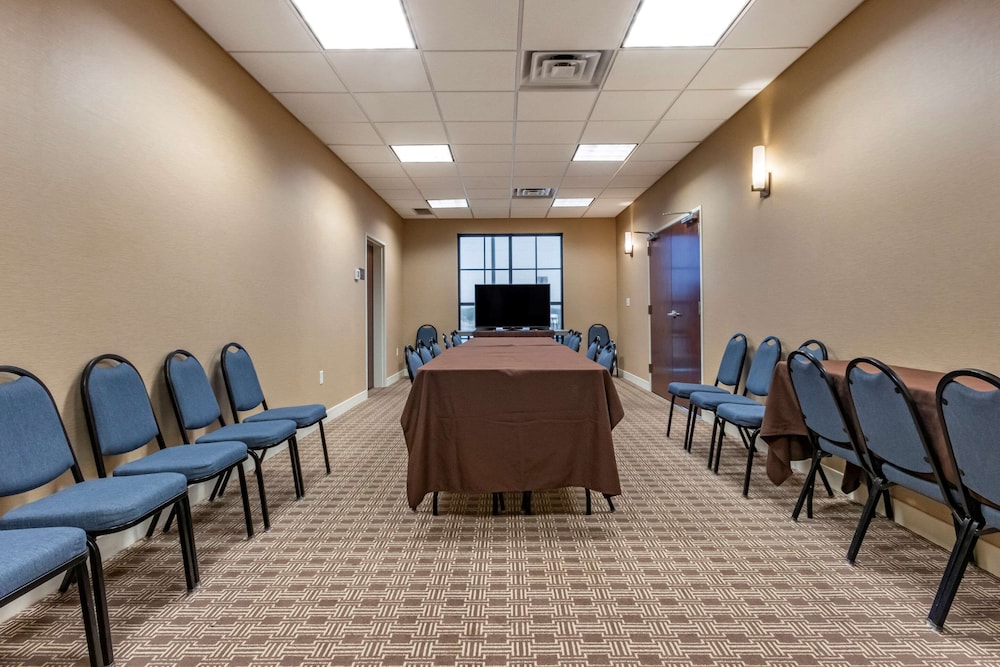Comfort Suites Airport-University 23/33