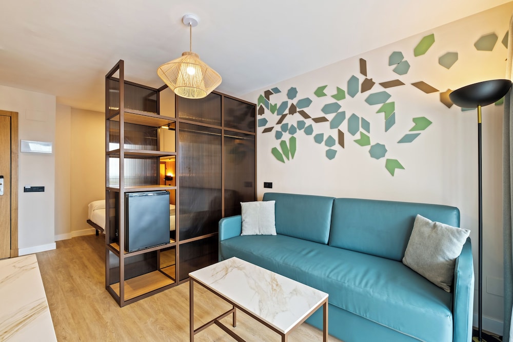 Hotel Puente Real 41/62