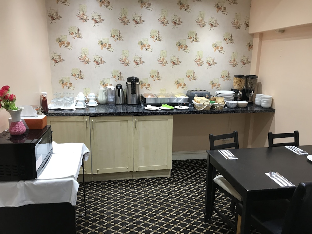 Pacific Inn London Heathrow (ex. Essex Inn Hotel) 7/34