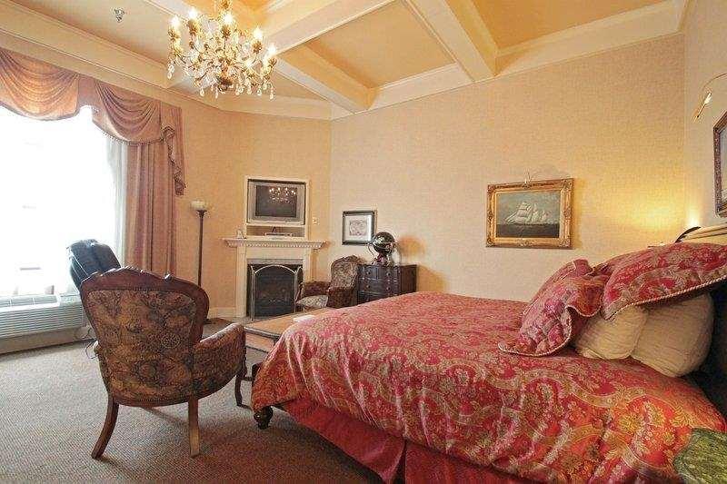 Sea, King Bed, Jetted Tub