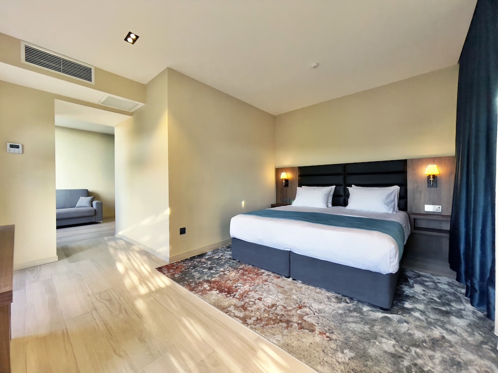Eleven Inn Tbilisi 12/28