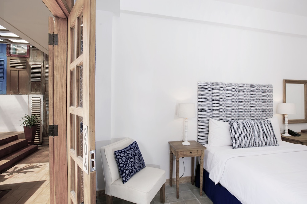 Adhisthana Hotel 28/69