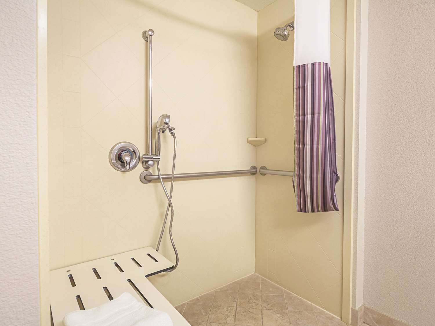 La Quinta Inn & Suites by Wyndham Fresno Northwest 44/44