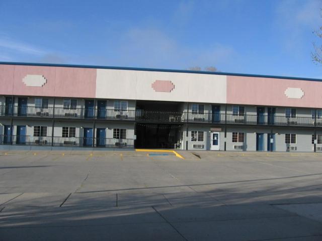 Little Bear Motel 4/43