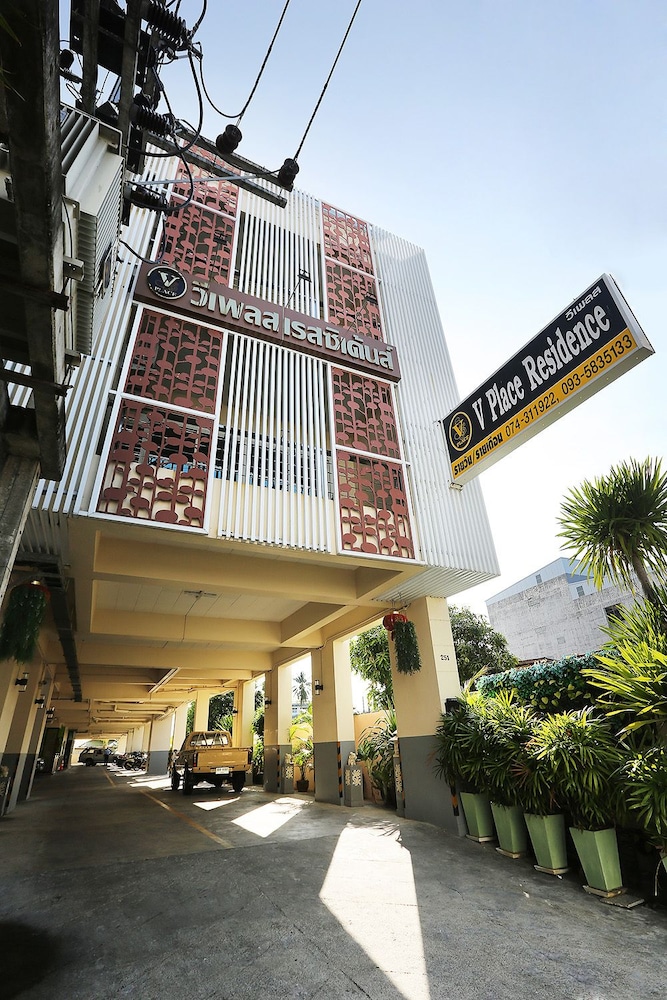 V Place Residence 2/50