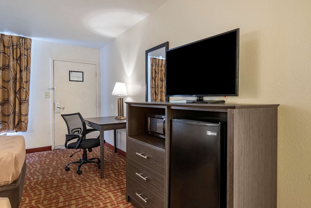 Quality Inn At Town Center 23/34