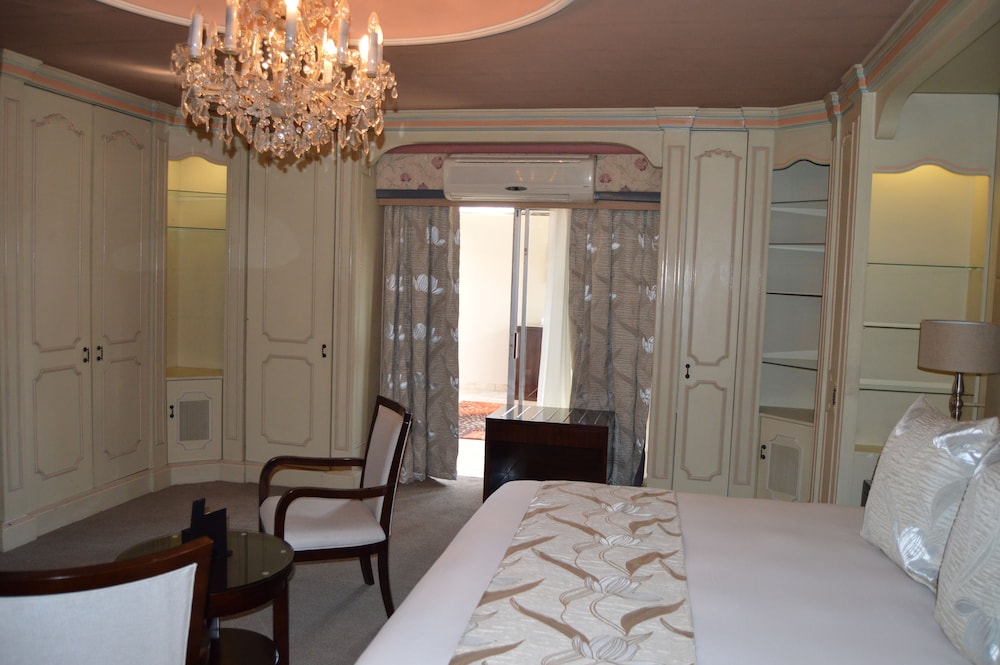 Airport Gardens Boutique Hotel 16/68