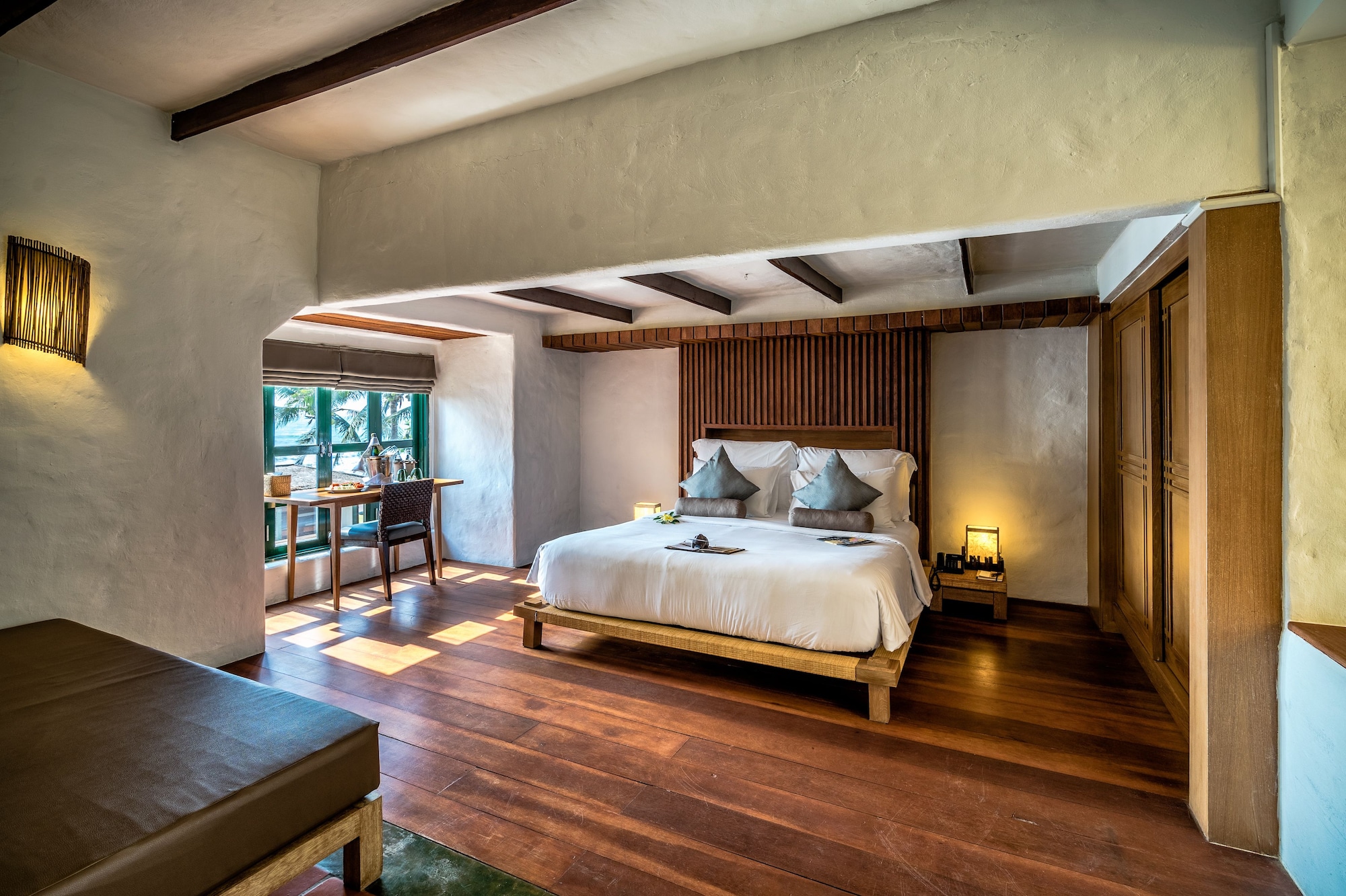 FRANGIPANI, 2 BEDROOMS, SUITE, BEACH FRONT, POOL ACCESS