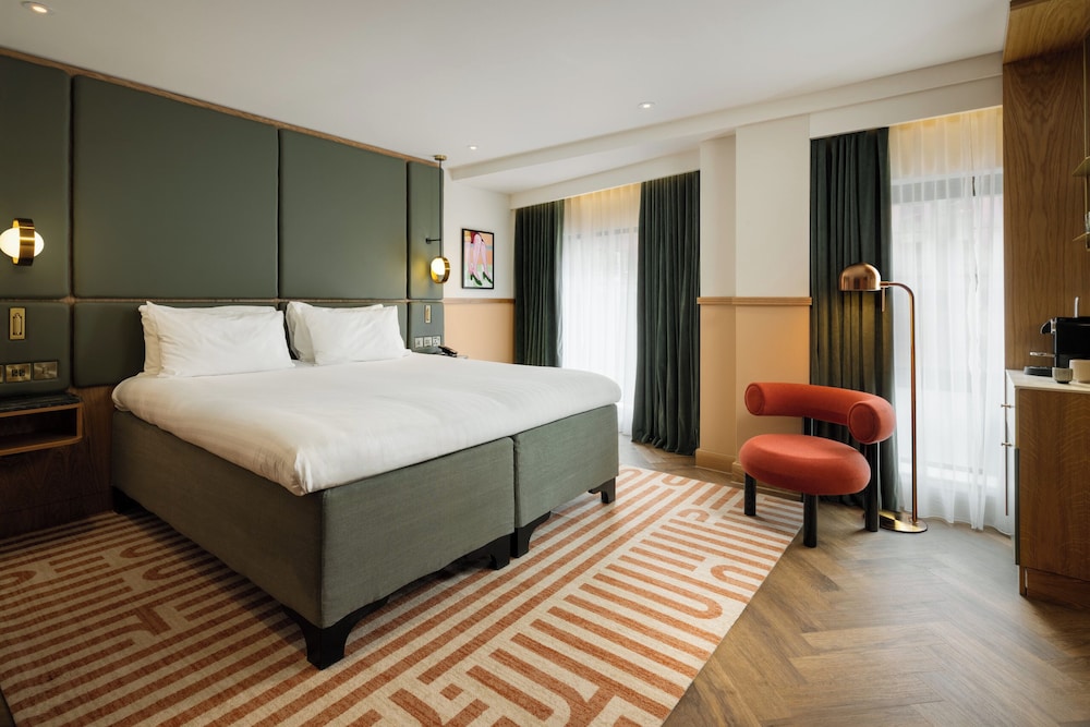 Carlton George Hotel 24/72
