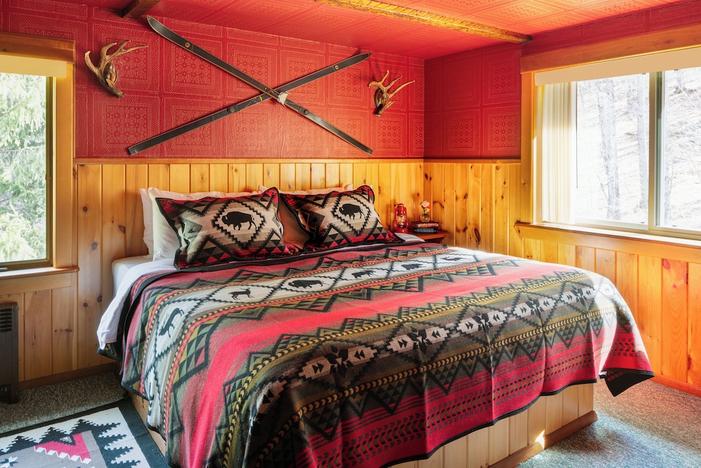 Urban Cowboy Lodge - Catskills 24/60