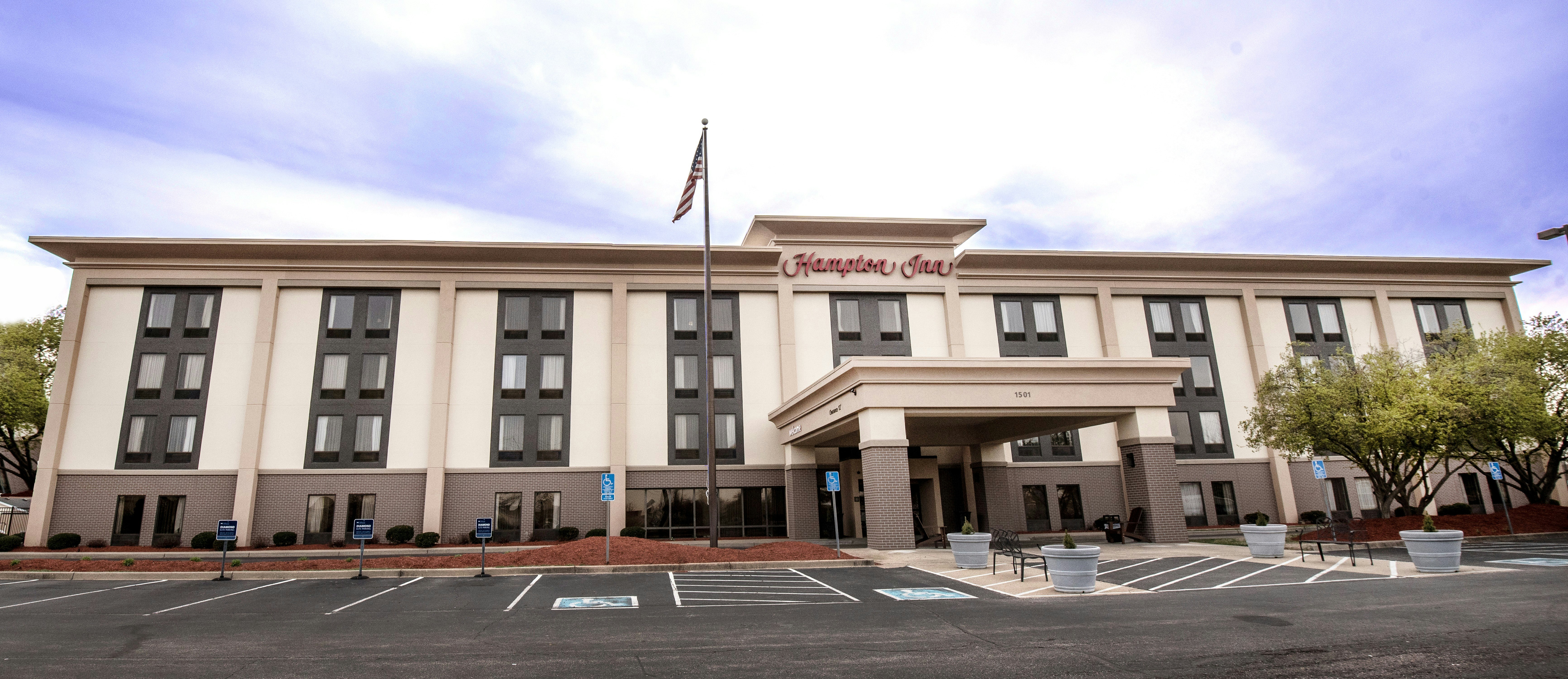 HAMPTON INN CLARKSVILLE in CLARKSVILLE - IN