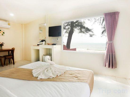 Burapa Beach Resort Chaolao 4/25